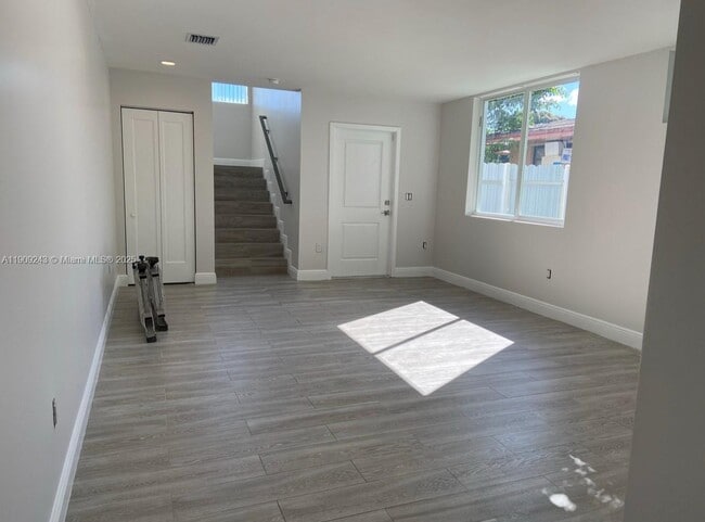 Photo - 175 E 16th St