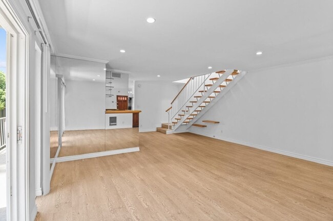 Photo - 4610 Densmore Ave