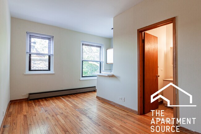 Photo - 633 W Barry Ave