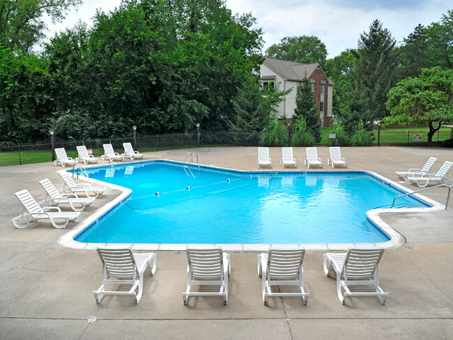 Swimming Pool and Sundeck - Fox Pointe Apartments