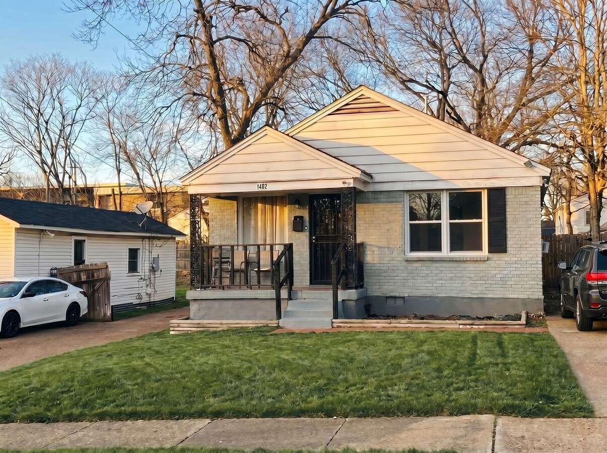 Photo - 1402 Gold Ave