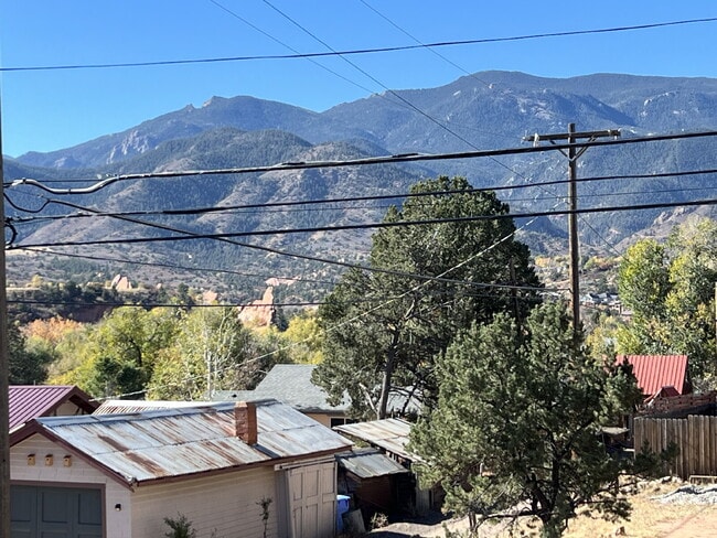 Photo - Charming West Side Upper-Level Duplex for ... Unit Upper #1