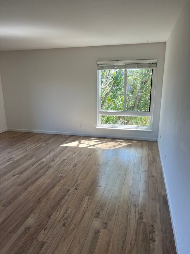 Living room - 310 N Civic Dr Unit #511