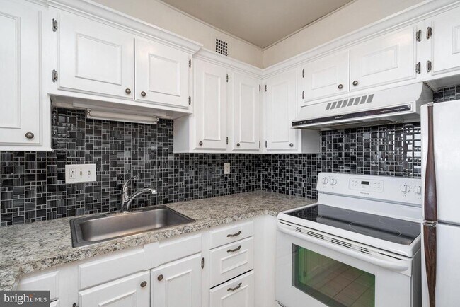 Photo - 224 W Rittenhouse Square Unit 809