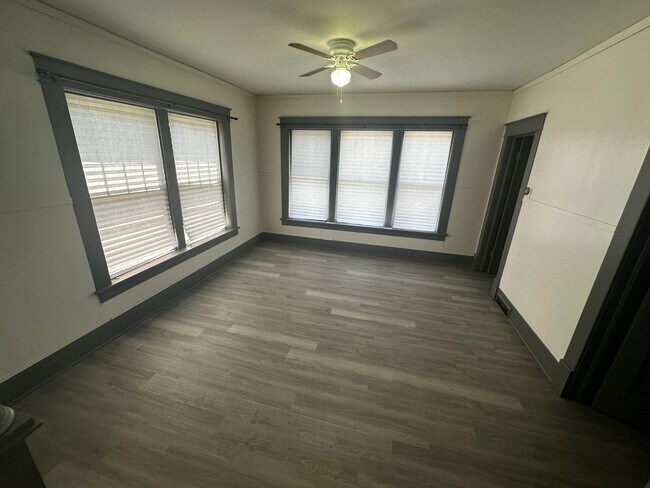 5727 King Hill Ave St. Joseph, MO 64504 - 5727 King Hill Ave St. Joseph, MO 64504 Unit 5727 1/2 King Hill Ave St. Joseph, MO 64504