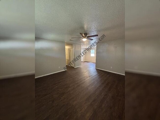 Photo - 27 Chalet St