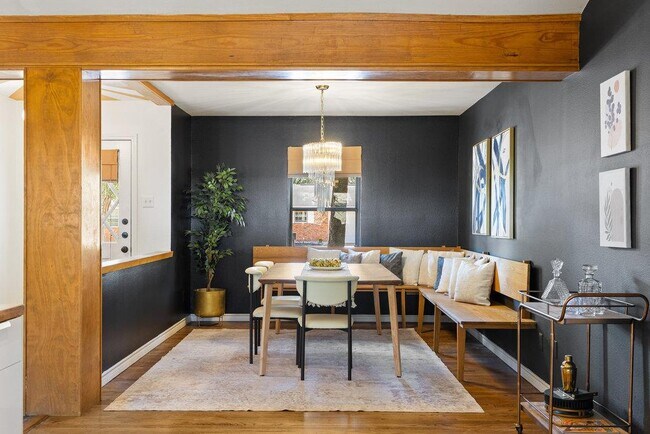 Photo - 2008 Matthews Ln