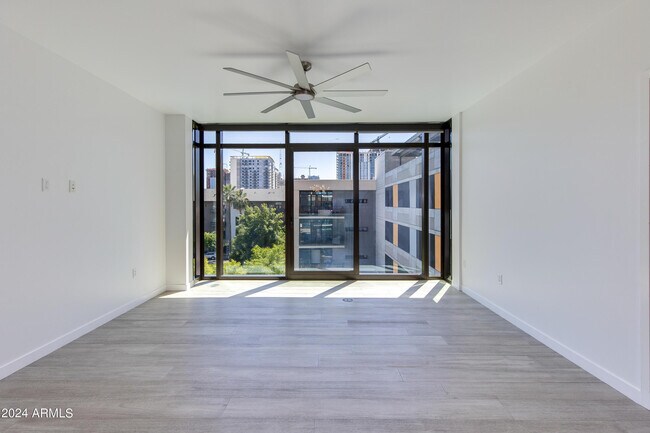 Photo - 200 W Portland St Unidad 511