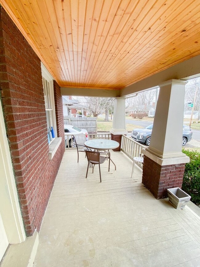 Photo - 722 Sunset Dr