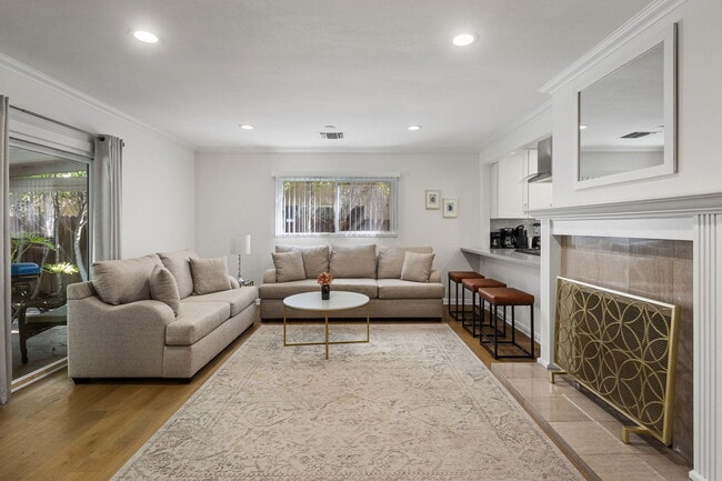 Photo - 22335 Kittridge St