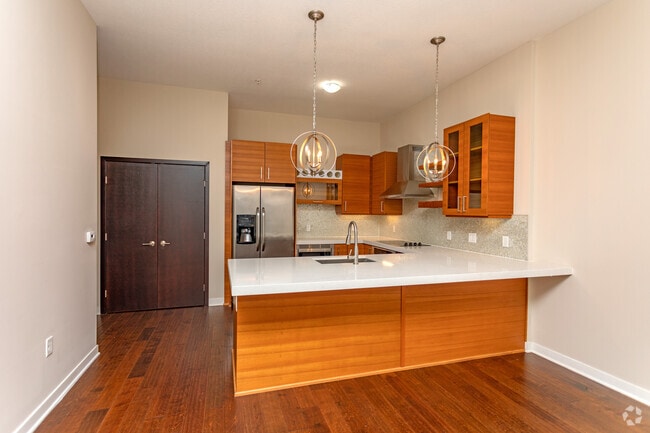 1BR, 1BA - 744SF