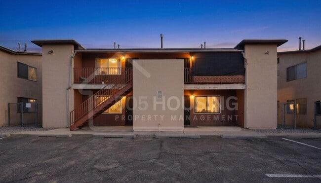 Building Photo - Spacious 2-Bedroom Unit 1