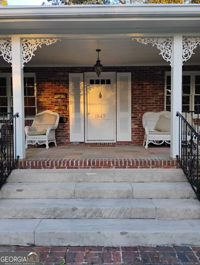 Building Photo - 1845 Monroe Dr NE Unit APT. 3