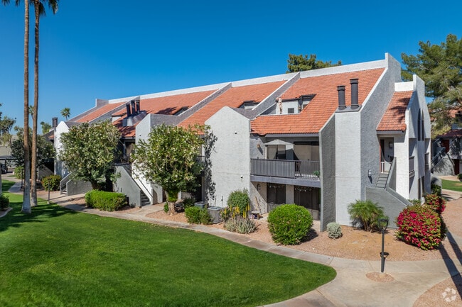 Building Photo - Waterford Place