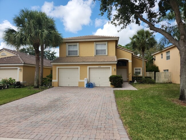 Building Photo - 5242 Victoria Cir