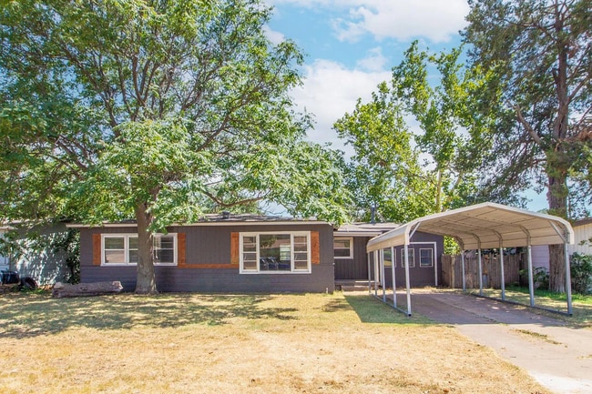 Building Photo - Updated 3 Bedroom Home for Rent in Central...