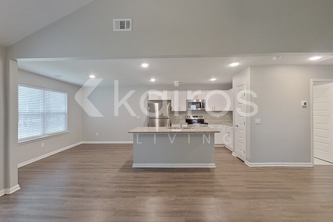 Photo - 118 Western Red Cedar Dr