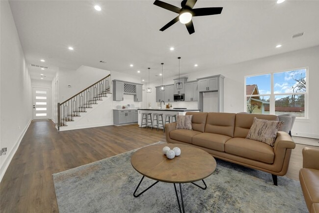 Photo - 4916 Lavender St