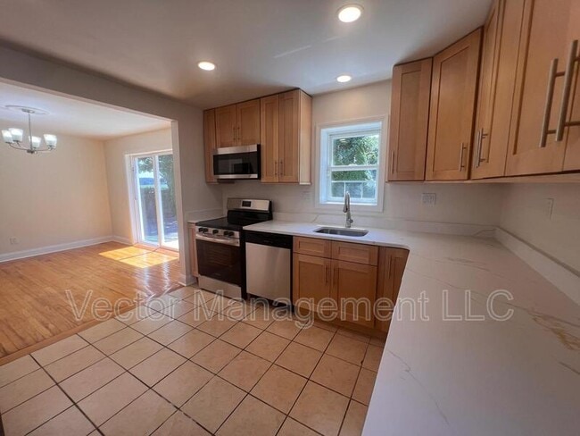 Photo - 2628 State St