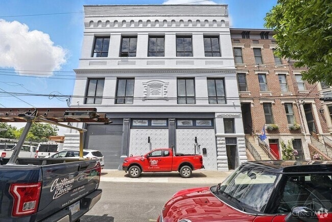 Building Photo - 222 W 15th St Rental