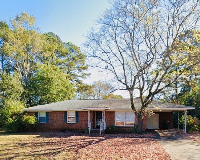 Building Photo - Fenced yard!