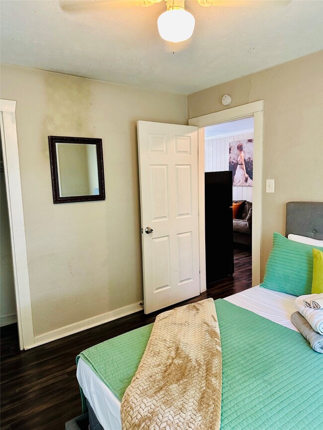 Photo - 4210 Ennis St