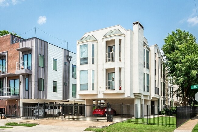 Building Photo - 2002 N Fitzhugh Ave Unit 9 Rental