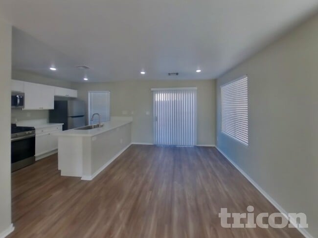 Photo - 6020 St Petersburg Dr