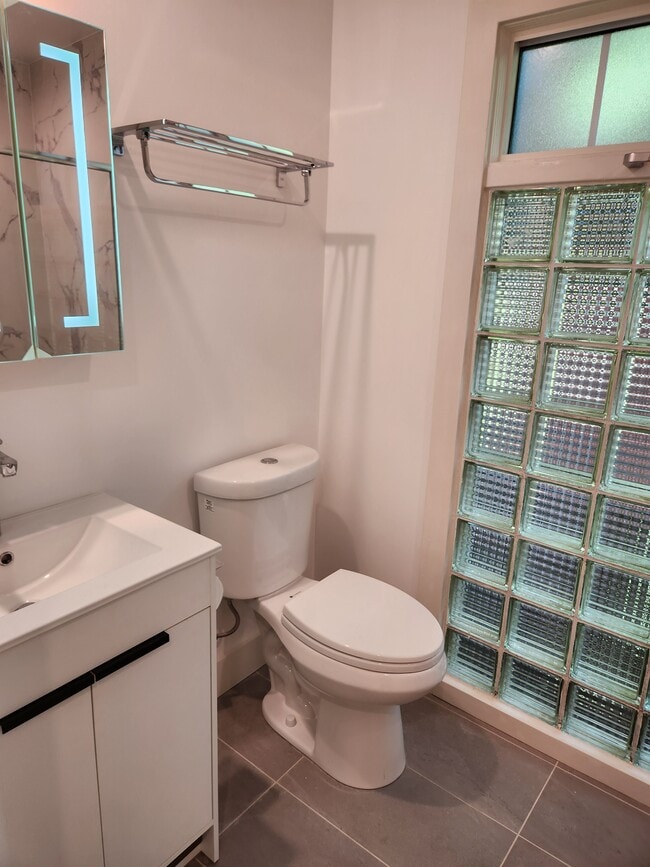 Photo - 530 Richmond St