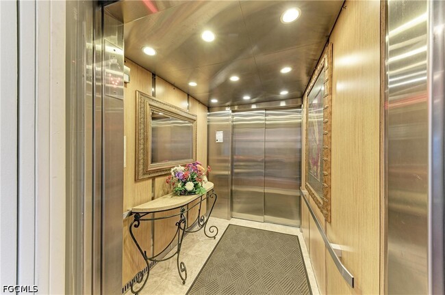 14813 Laguna Dr Unit 401