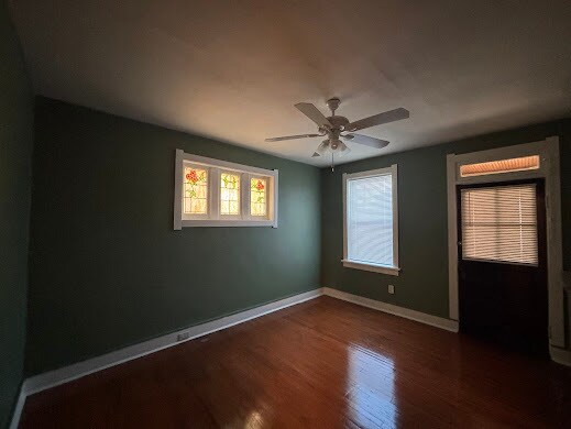 Photo - 4922 Winona Ave Unidad 1a