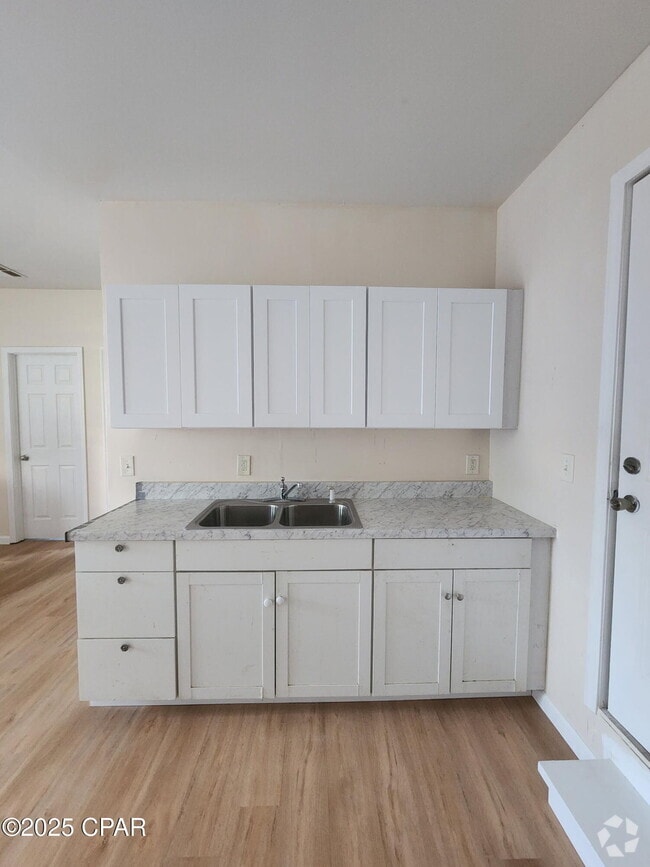 Building Photo - 705 Satsuma Ave Rental