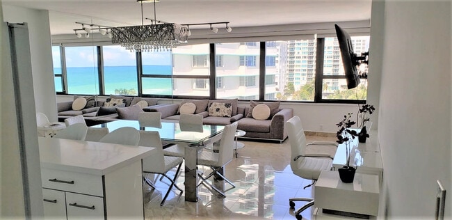 Building Photo - 5225 Collins Ave Unit ID1246516P Rental