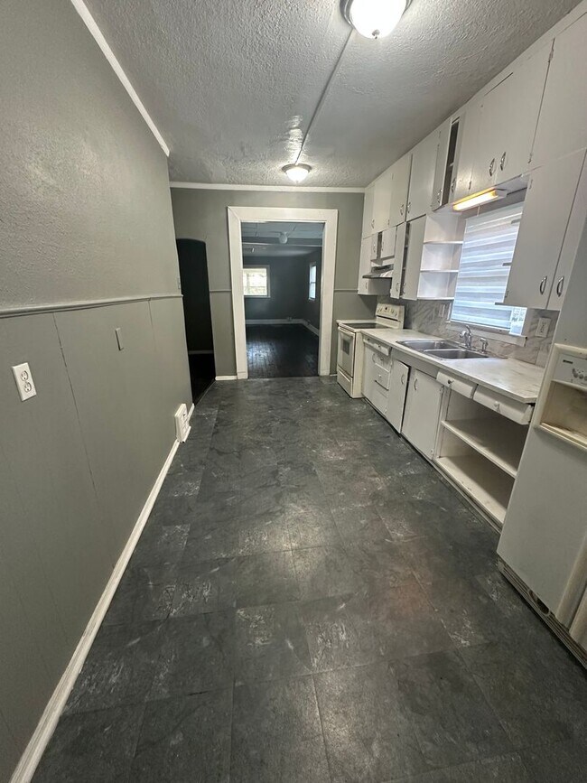 Photo - 1428 S Willow Ave Unit 1428 S Willow Ave - 64052