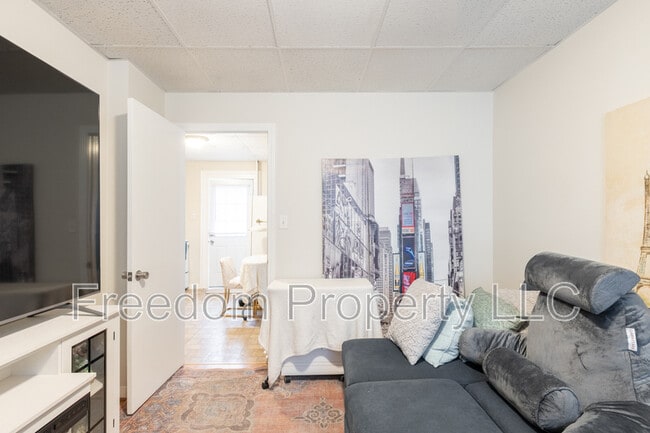 Photo - 27 Railroad Ave