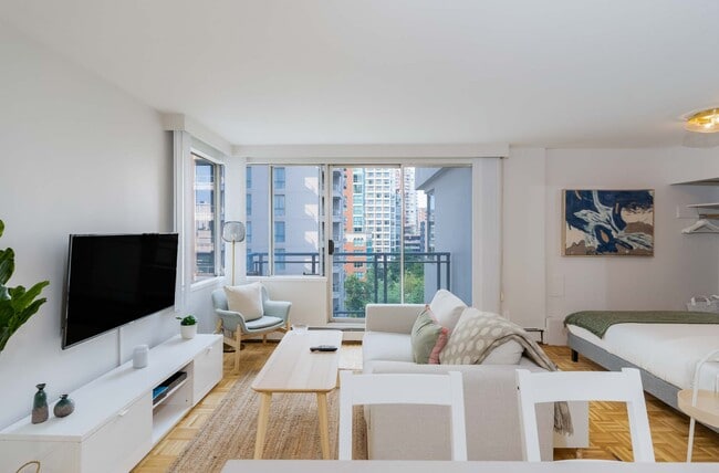 Building Photo - Somerset Unit 01003