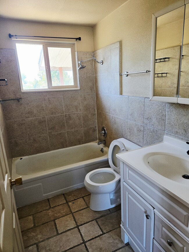 Photo - 725 W 1150 S
