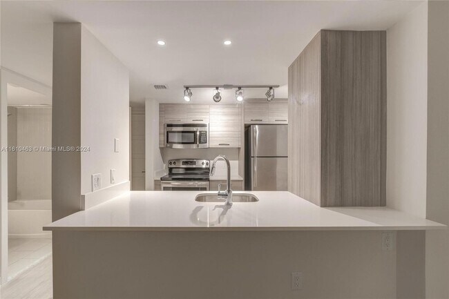 Photo - 1756 N Bayshore Dr Unit 16F