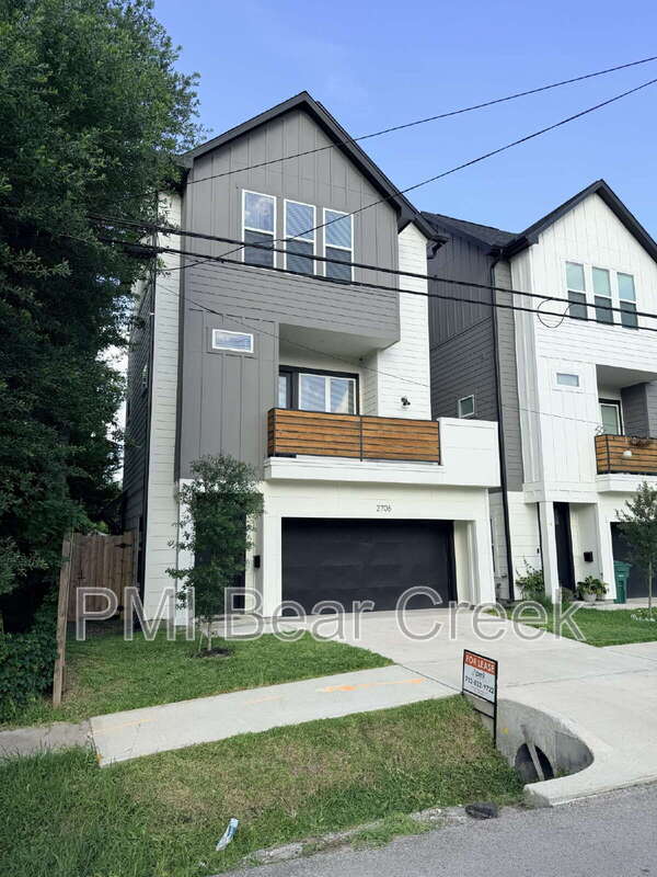 Photo - 2706 Cochran St