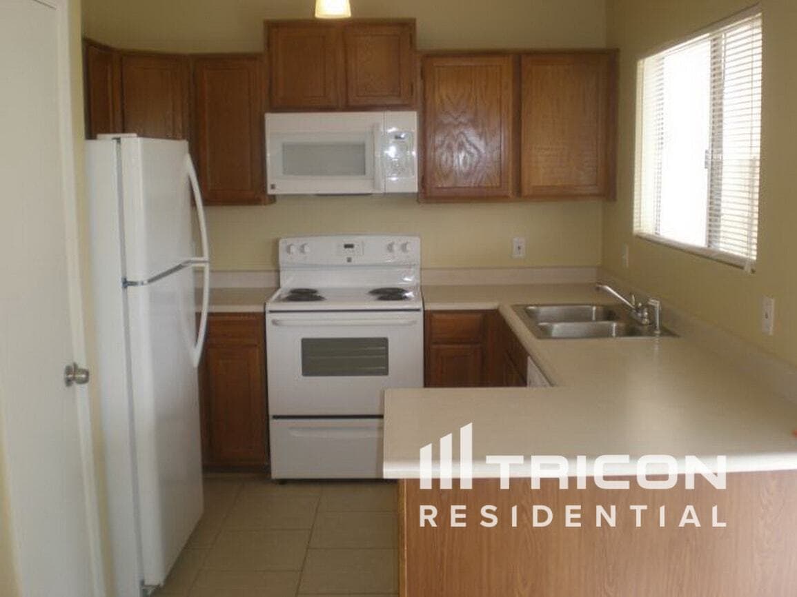 Photo - 4513 N 106th Ave House