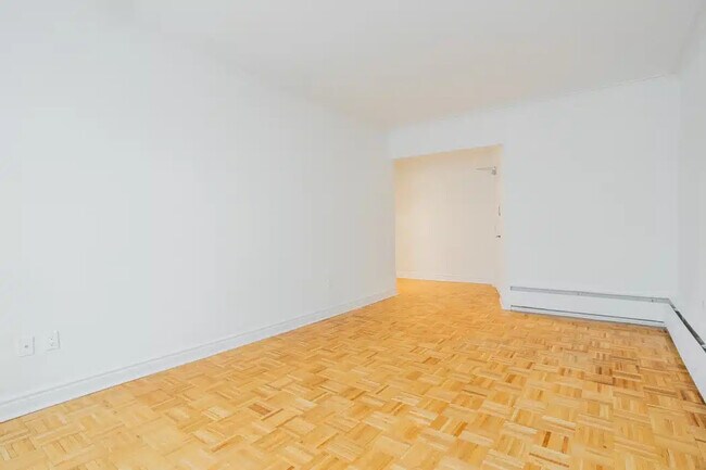 Photo - 1000 Av Pratt