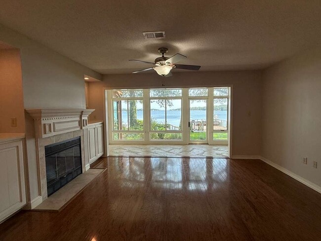 Photo - 806 Regatta Cir