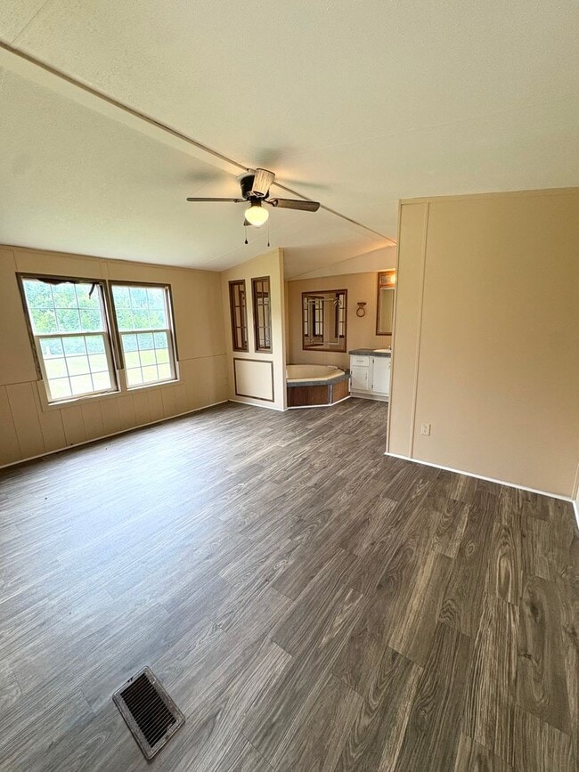 Photo - 401 Millstown Rd