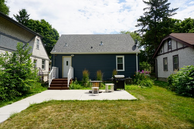 Photo - Affordable 4 Bedroom House - Close to U of...