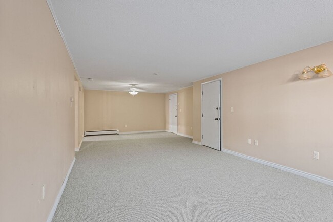 Photo - 131 Creek St Unit APT 5