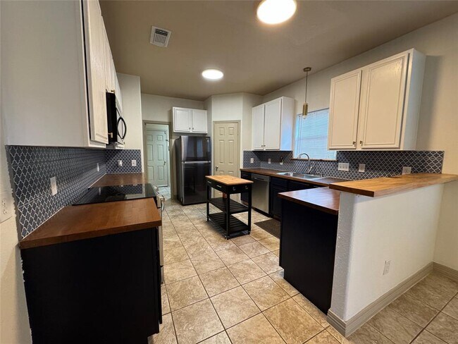 Photo - 10909 Redbird