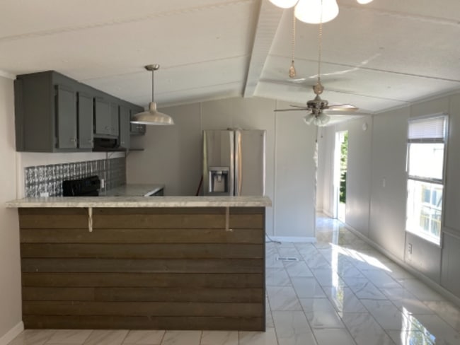 Photo - 833 Lovell Rd