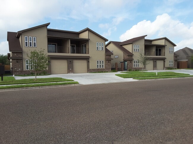 Building Photo - 1000 E Daffodil Unit 2 Rental