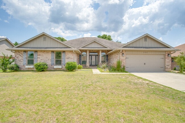 Spacious 4 Bedroom Home with Saltwater Poo... - Spacious 4 Bedroom Home with Saltwater Poo...