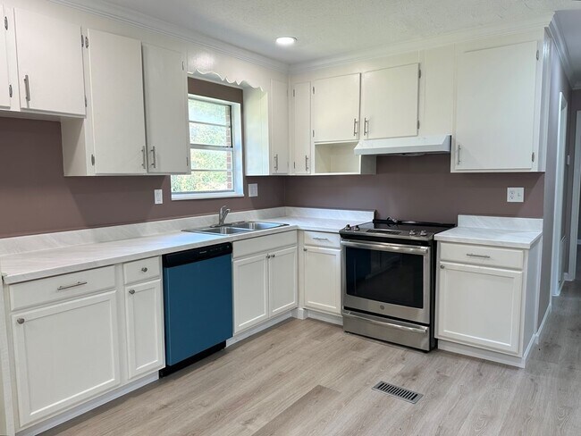 Photo - 1138 Philema Rd S